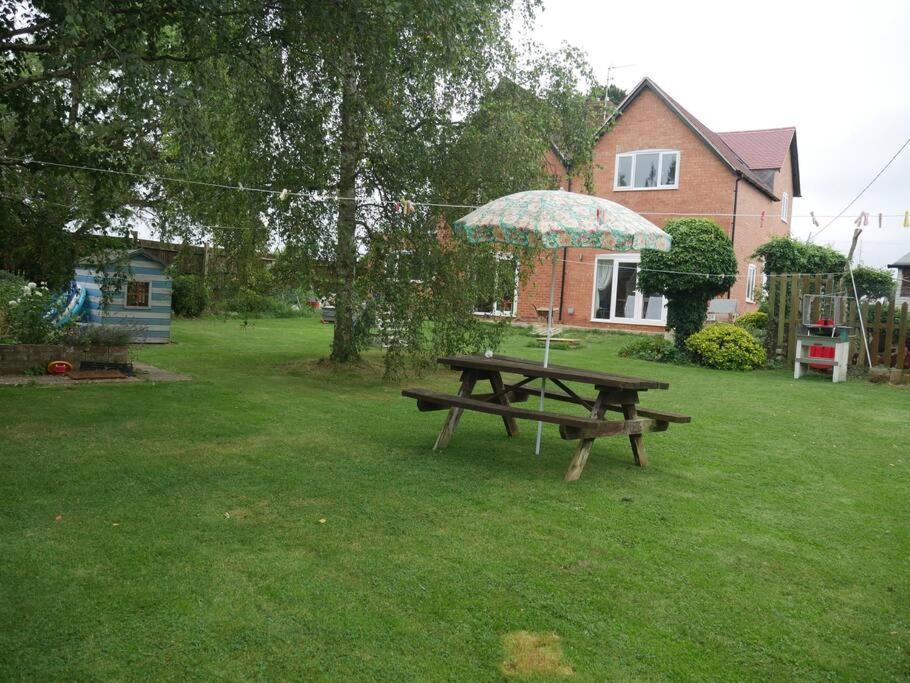 -self-catering-2 Bedrooms * Cheltenham