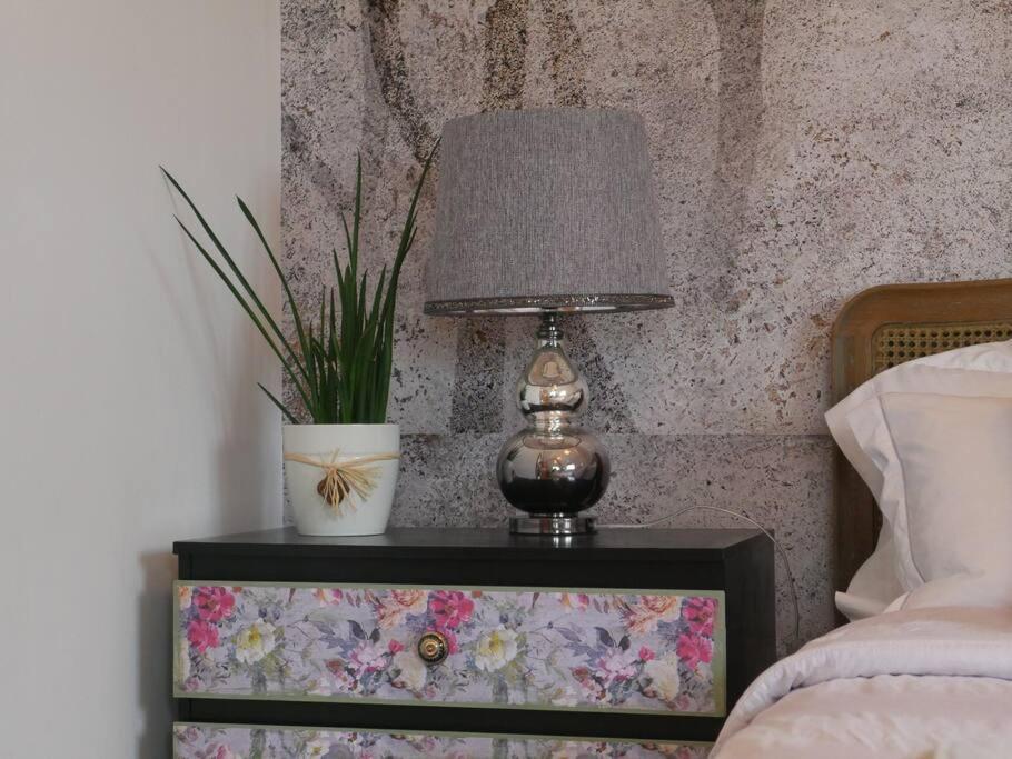 -self-catering-2 Bedrooms Apartment Cheltenham