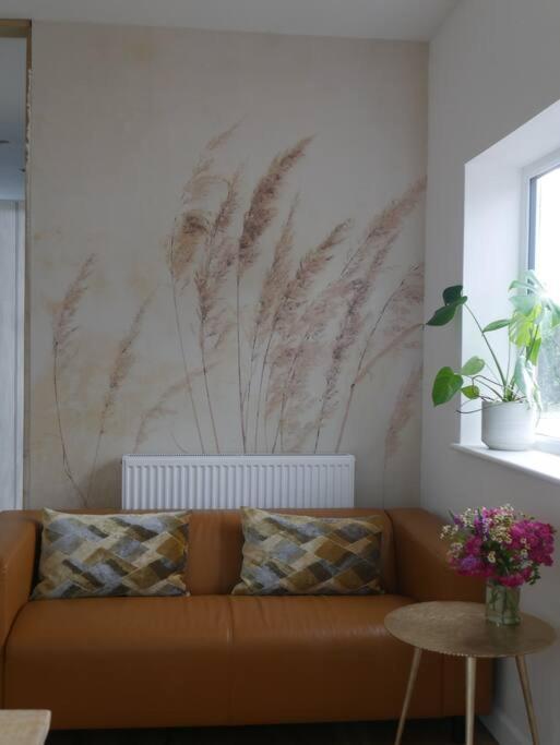 -self-catering-2 Bedrooms Apartment Cheltenham